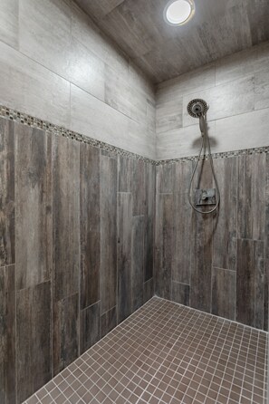 Shower, hair dryer, towels, soap - Oak Tree Manor w/ Pool (Waco)