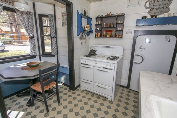 Basic Cabin | Private kitchen | Electric kettle