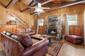 Living area - Village and Lake Escape (Big Bear Lake)
