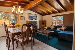 電熱水壺、鍋具/餐盤/廚房用品