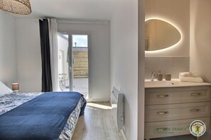 3 bedrooms, iron/ironing board, free WiFi, bed sheets