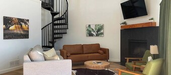Gorgeous, Secluded Hill Country Escape Near River + Game room!