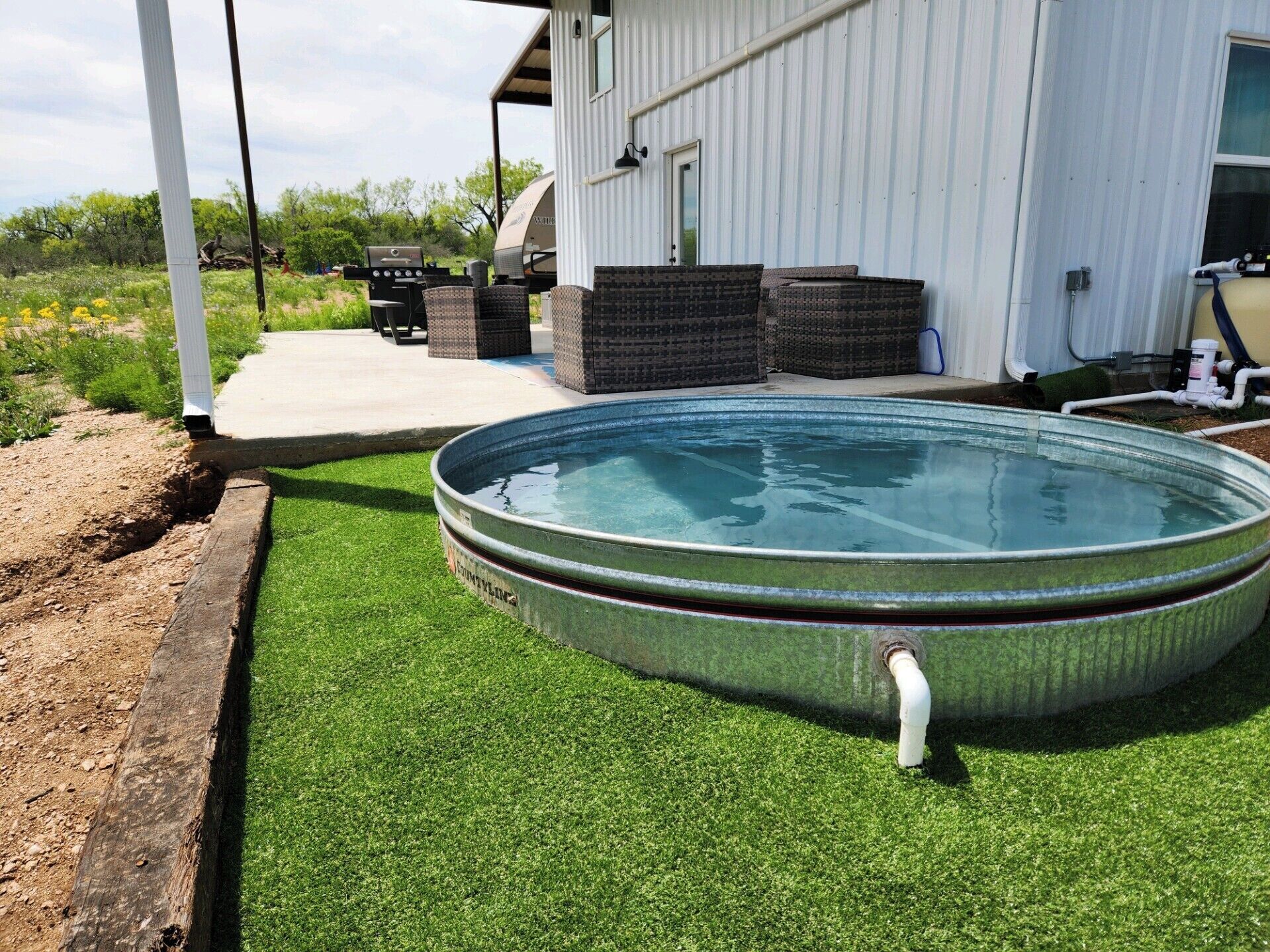 Outdoor spa tub