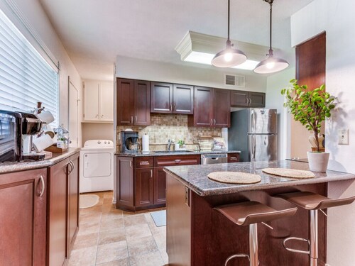 Escape to Olivia's Hideaway in Allen! Close  to shopping,Eat, and entertainment