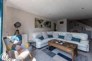 TV, fireplace - L'atelier - Estandeuil (ESTANDEUIL)