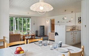 Dining - Gorgeous home in Hadsund with kitchen (Hadsund)