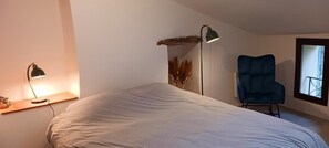 3 bedrooms, iron/ironing board, internet