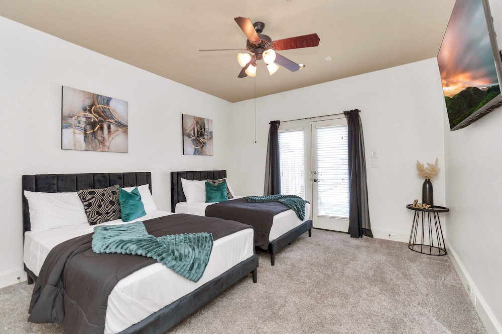 3Bedroom 3Bath Lavish Townhome In The Galleria Area With Private Pool Houston Vrbo