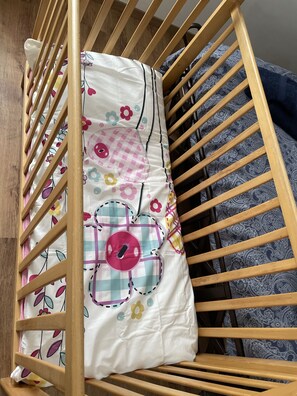 2 dormitorios, tabla de planchar con plancha, wifi gratis y ropa de cama