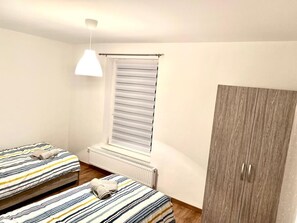 2 slaapkamers, een strijkplank/strijkijzer, gratis wifi, beddengoed