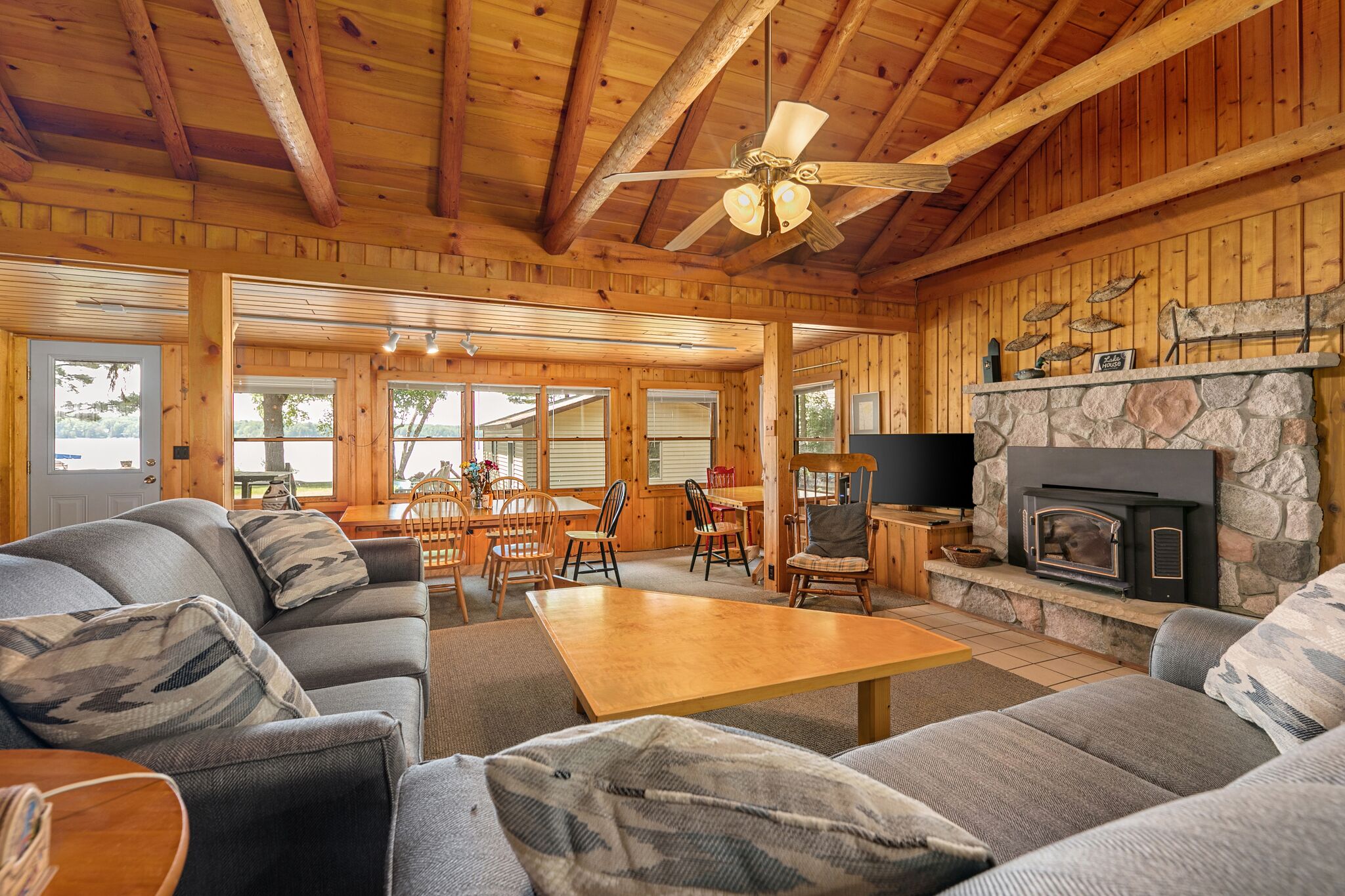 🦝 Cozy Lakeside 3BDR Moose Lodge @ Lake Ann