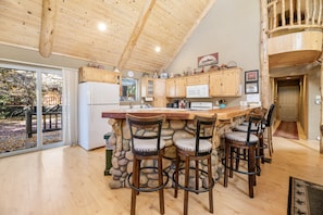 Hytte – basic | Spiseområde på rommet