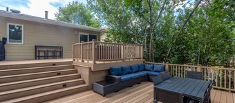 Centrally located, huge shaded patio with hot tub! Entire place to yourself!