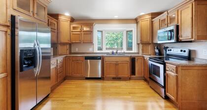 Centrally located, huge shaded patio with fire pit! Entire place to yourself!