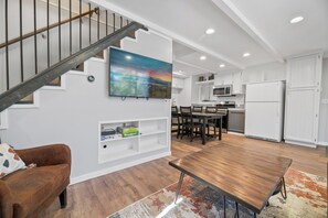 ベーシック キャビン | リビング エリア