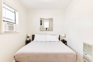 1 soverom, strykejern/-brett, wi-fi (inkludert) og sengetøy