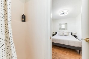 1 slaapkamer, een strijkplank/strijkijzer, gratis wifi, beddengoed