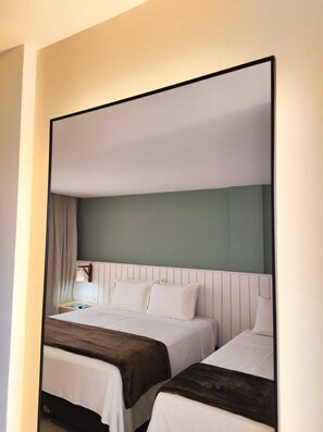QUARTO STANDART TRIPLO | 迷你吧、書桌、手提電腦工作空間、免費 Wi-Fi