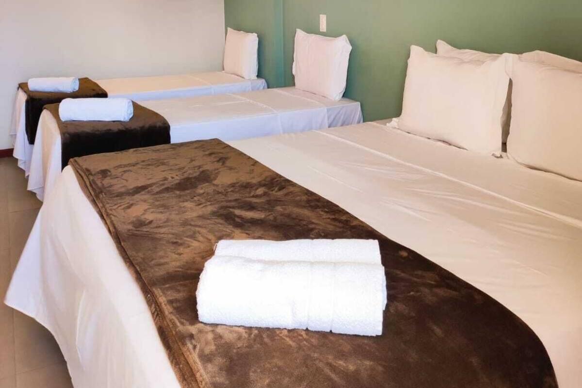 QUARTO FAMILIA 1 | Minibar, desk, laptop workspace, WiFi (free)