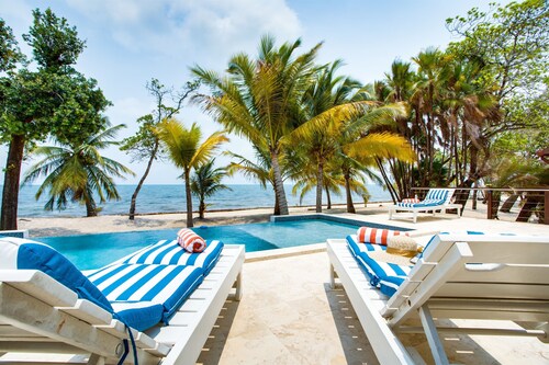 Hidden Gem: 3-Bedroom Infinity Pool Villa on Beach