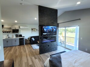 1 室のベッドルーム、デスク、アイロン / アイロン台、旅行用ベビーベッド