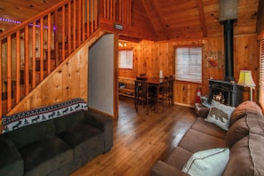 Basic Cabin | Living area - Twin Bear (Sugarloaf)
