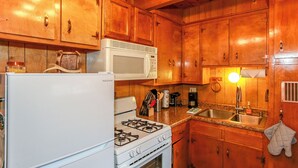 Basic Cabin | Private kitchen | Toaster - Twin Bear (Sugarloaf)