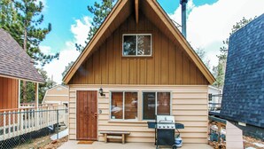 Exterior - Twin Bear (Sugarloaf)