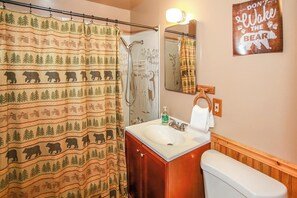 Basic Cabin | Bathroom - Twin Bear (Sugarloaf)