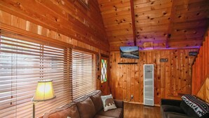 Basic Cabin | Living area - Twin Bear (Sugarloaf)