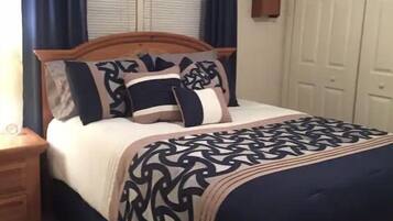3 bedrooms, in-room safe, desk, iron/ironing board