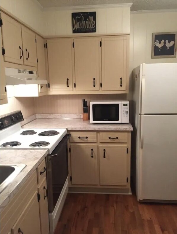 Fridge, microwave, oven, stovetop