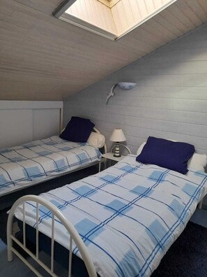 2 bedrooms, iron/ironing board, WiFi, bed sheets