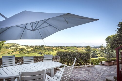 MIA HOUSE GARDEN - Macerata, portion of a villa with swimming pool