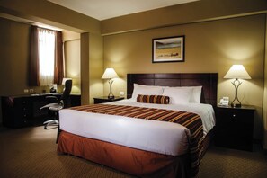 Premium bedding, down duvets, Select Comfort beds, in-room safe - Apu Mountain Lodge (Cusco)