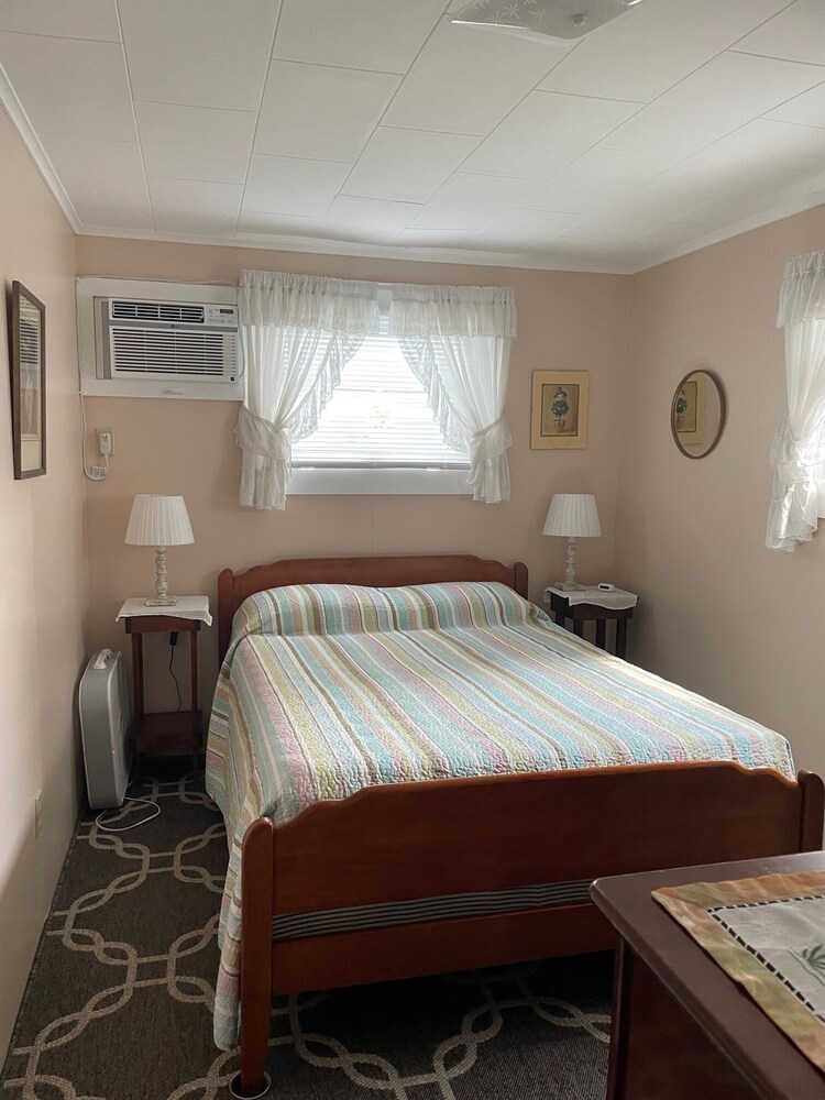 3 Bedroom A/C Cottage in the OCEAN PARK AREA, 75 yards from the OOB