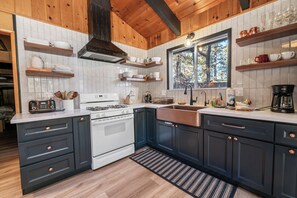 Coffee/tea maker, electric kettle - The Oasis Chalet (Big Bear Lake)