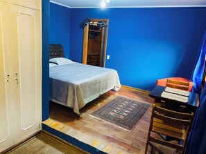 9 habitaciones, tabla de planchar con plancha, wifi y ropa de cama 
