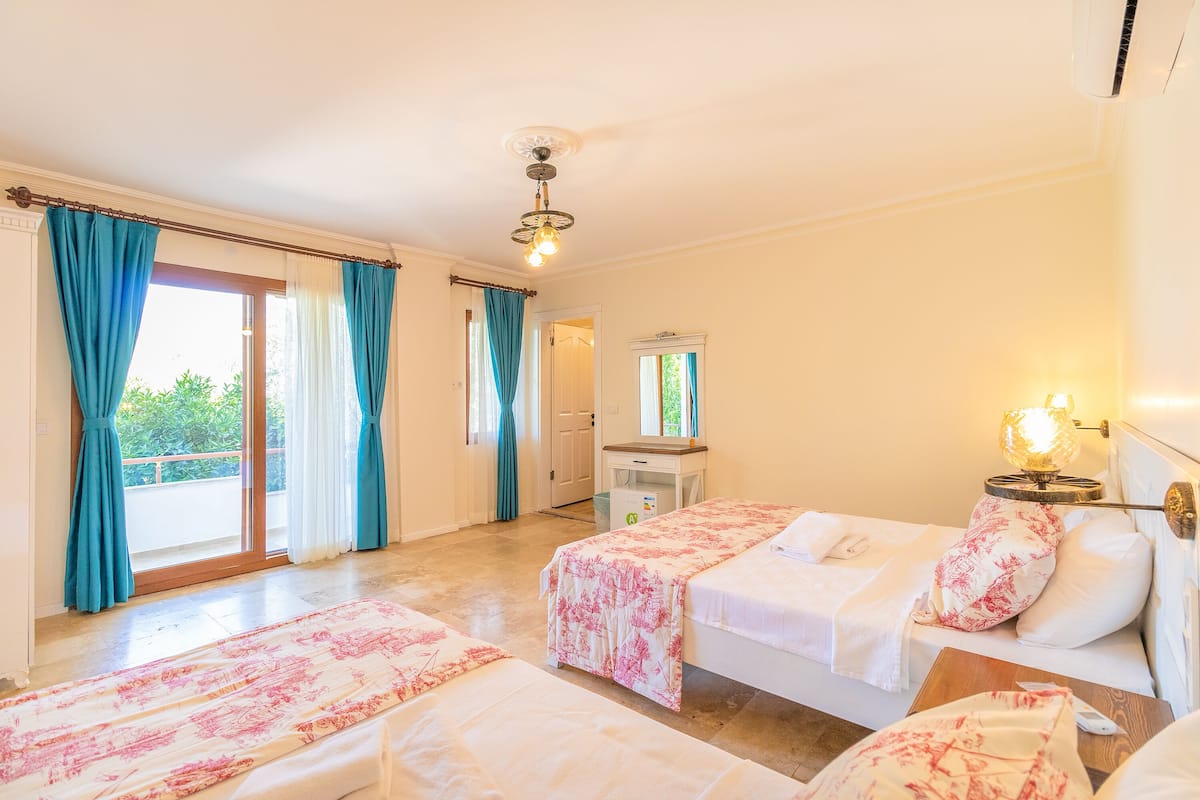 Classic Room, Non Smoking, Courtyard View | 2 bedrooms, free WiFi