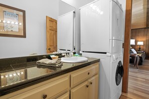 Basic Cabin | Bilik Mandi