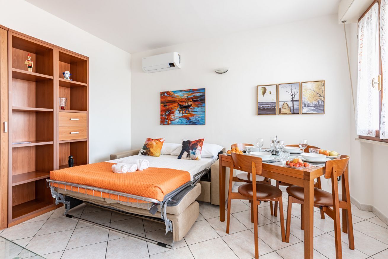 2 bedrooms, desk, iron/ironing board, internet