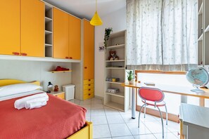 2 chambres, fer et planche à repasser, accès Internet, draps fournis