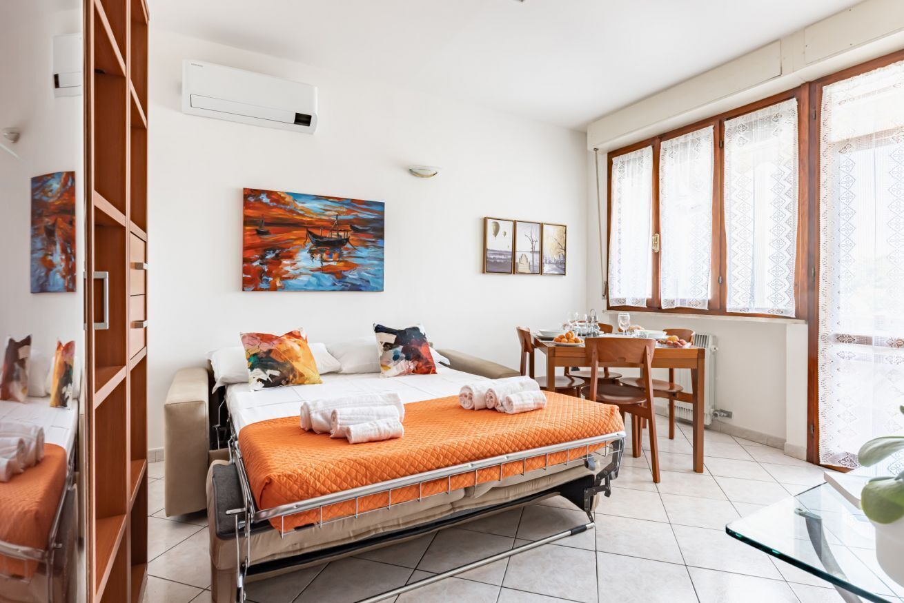 2 bedrooms, desk, iron/ironing board, Internet