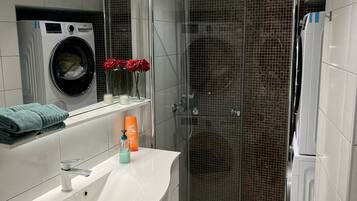 Comfort Apartment | Bathroom