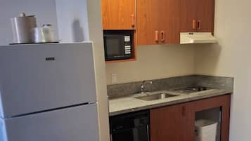 Single Queen / Kitchen | Living area