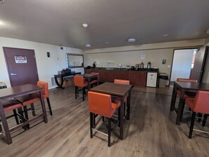 Tägliches inbegriffenes Frühstück zur Selbstbedienung