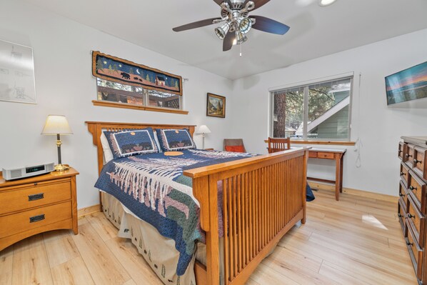 Chalet rustique de base | 4 chambres, accès au Wi-Fi (inclus)