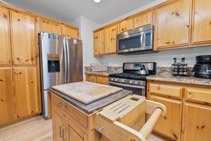 Basic Cabin | Private kitchen | Toaster - Treetop Bearadise (Big Bear Lake)