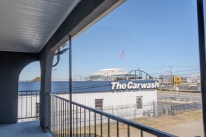 مكتب وستائر تعتيم ومكواة/لوح كي وواي فاي مجانًا