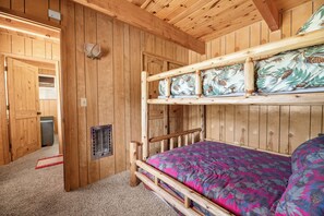 Basic Cabin | 3 bedrooms, free WiFi - Apres Slopes Heaven (Big Bear Lake)